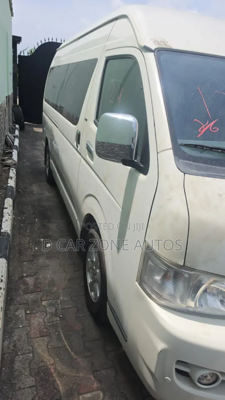 Toyota HiAce 2015 White