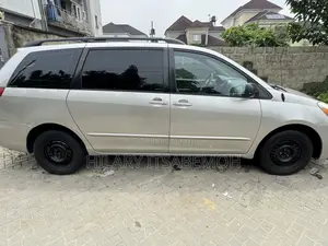 Toyota Sienna 2005 Gray