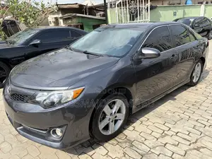 Toyota Camry SE 4dr Sedan (2.5L 4cyl 6A) 2012 Gray
