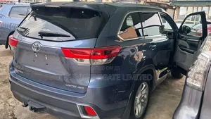 Toyota Highlander 2019 Blue