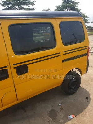 Suzuki APV Minibus 2010 Yellow