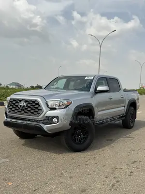 Toyota Tacoma 2024 Silver