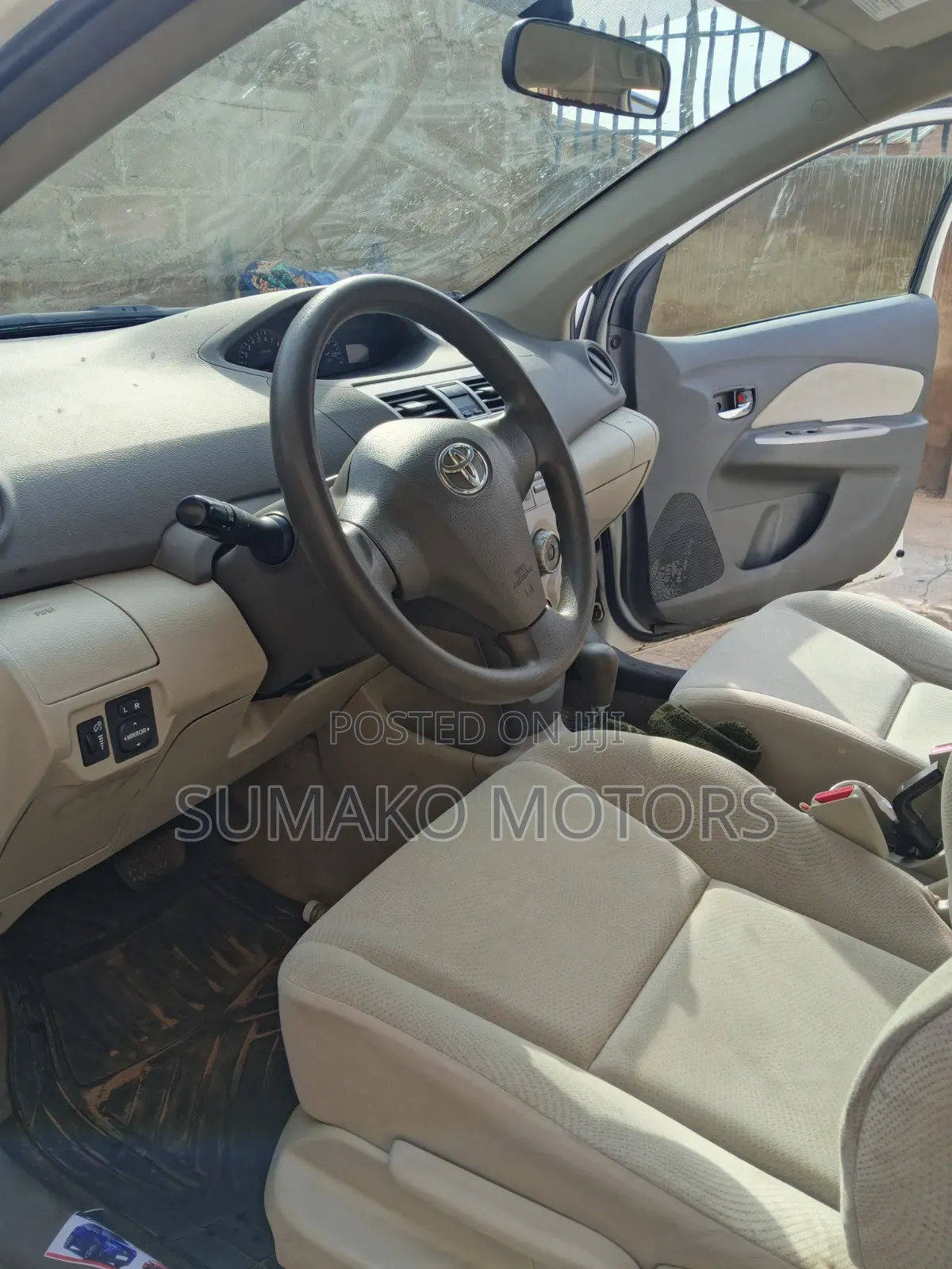 Toyota Yaris 2010 White