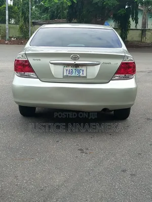 Toyota Camry 2005 Gold