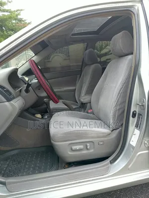 Toyota Camry 2005 Gold