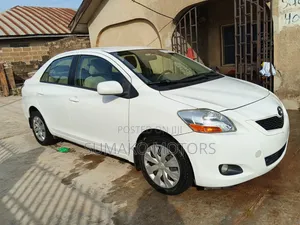 Toyota Yaris 2010 White