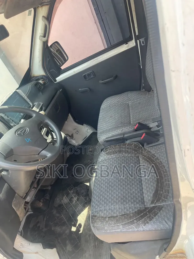 Daihatsu Hijet 2012 White