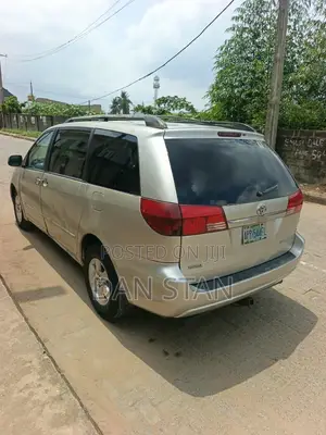 Toyota Sienna 2005 Silver