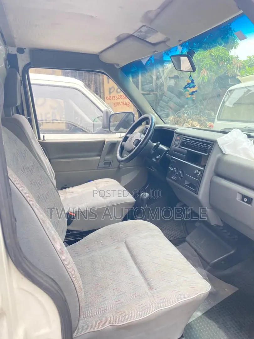 Volkswagen Transporter 2000 White