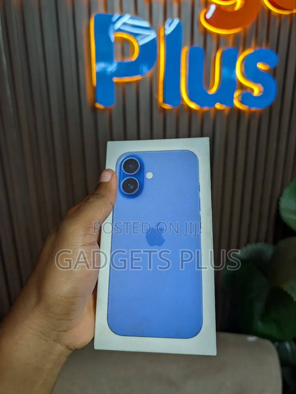 New Apple iPhone 16 128 GB Blue