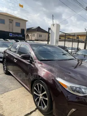 Toyota Avalon XLE Premium Sedan FWD (3.5L 6cyl 6A) 2013 Burgundy