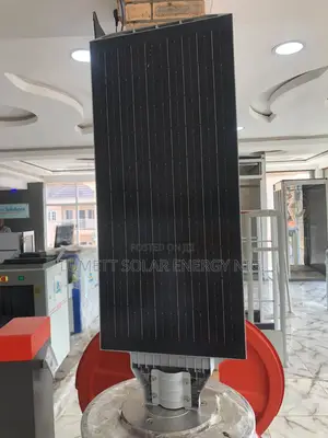 400W LED Solar Street Lamp for Public Spaces