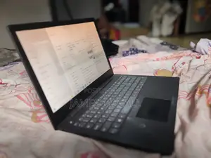Laptop Lenovo V130-15IKB 4GB Intel Core i3 SSD 128GB