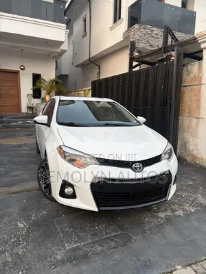 Toyota Corolla LE 4dr Sedan (1.8L 4cyl CVT) 2016 White