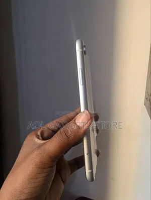 Apple iPhone XR 64 GB White