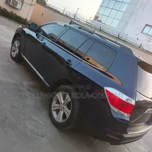 Toyota Highlander SE 2012 Blue