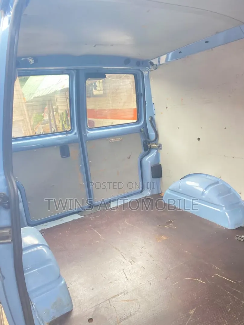 Volkswagen Transporter 2002 Blue
