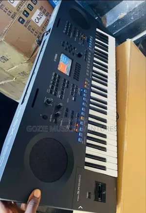 Yamaha Piano PSR Sx 620 With Original Adaptor