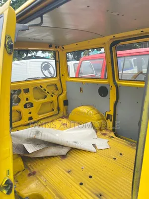 Volkswagen Transporter 2000 Yellow