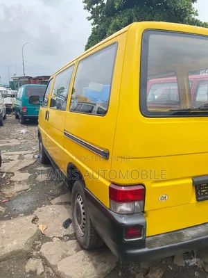 Volkswagen Transporter 2000 Yellow