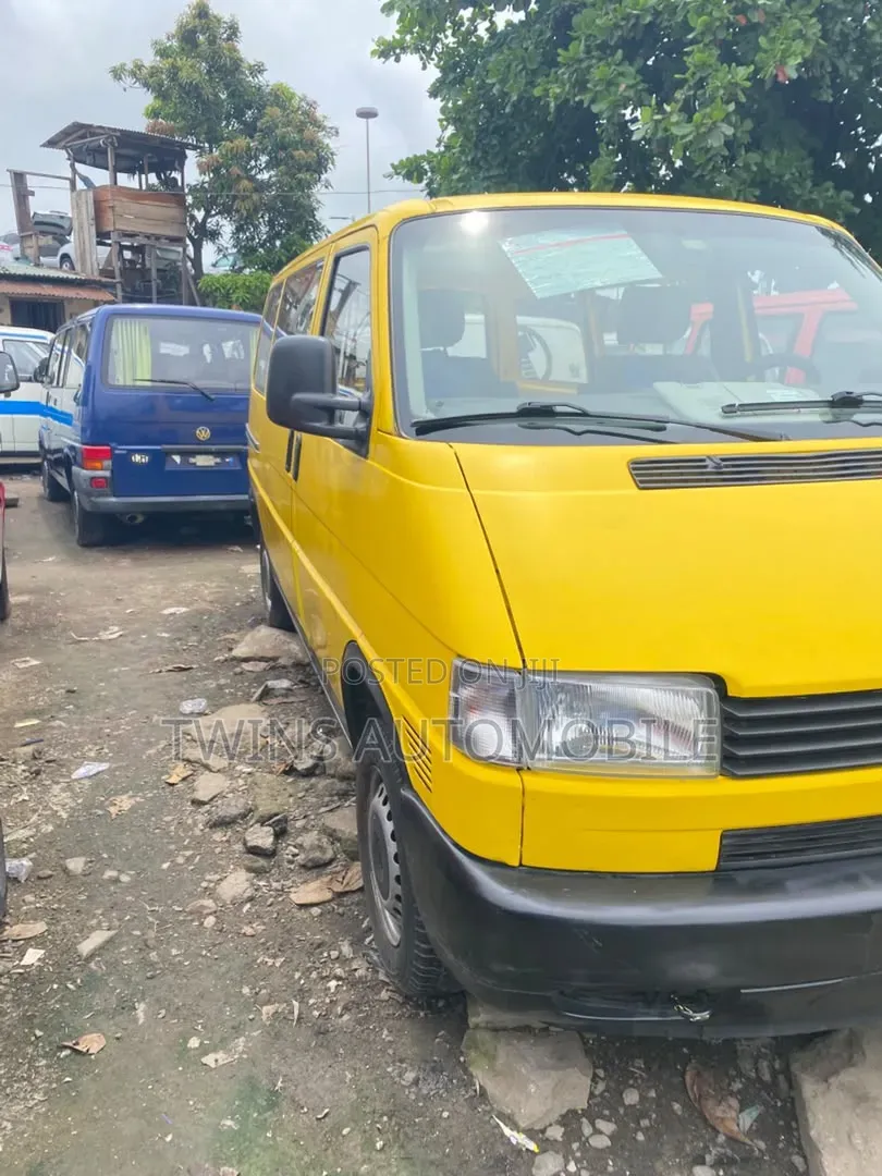 Volkswagen Transporter 2000 Yellow