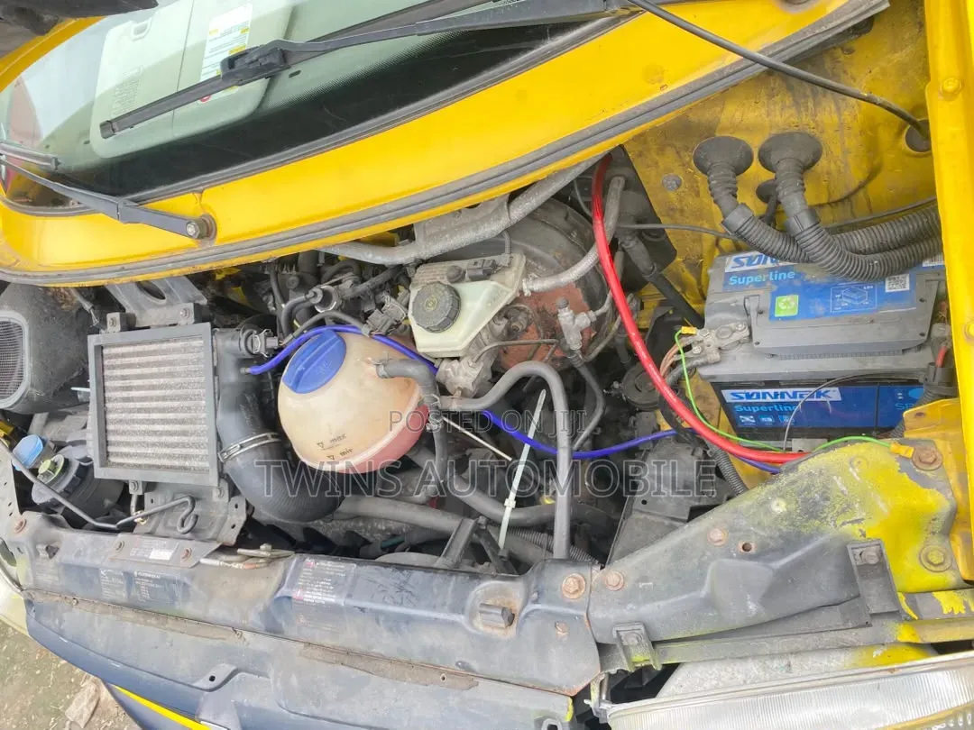 Volkswagen Transporter 2000 Yellow