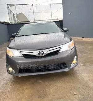 Toyota Camry LE 4dr Sedan w/Prod. End 11/13 (2.5L 4cyl 6A) 2014 Gray
