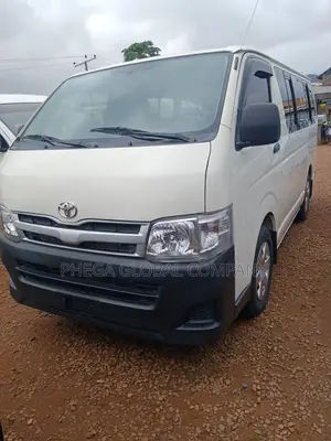Toyota HiAce 2014 White