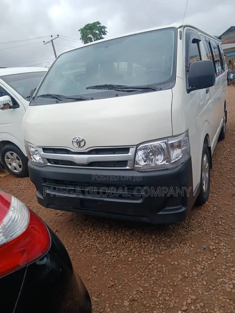 Toyota HiAce 2014 White