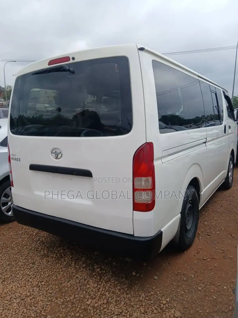 Toyota HiAce 2014 White