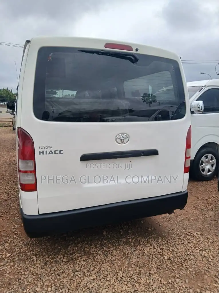 Toyota HiAce 2014 White