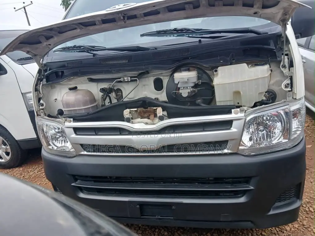 Toyota HiAce 2014 White