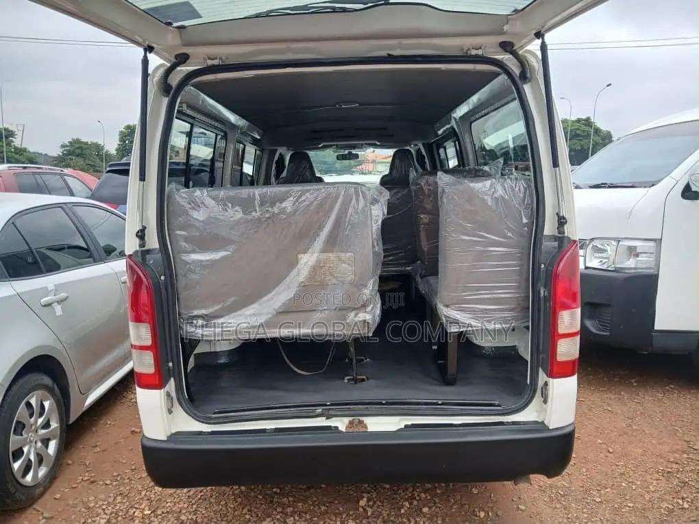Toyota HiAce 2014 White