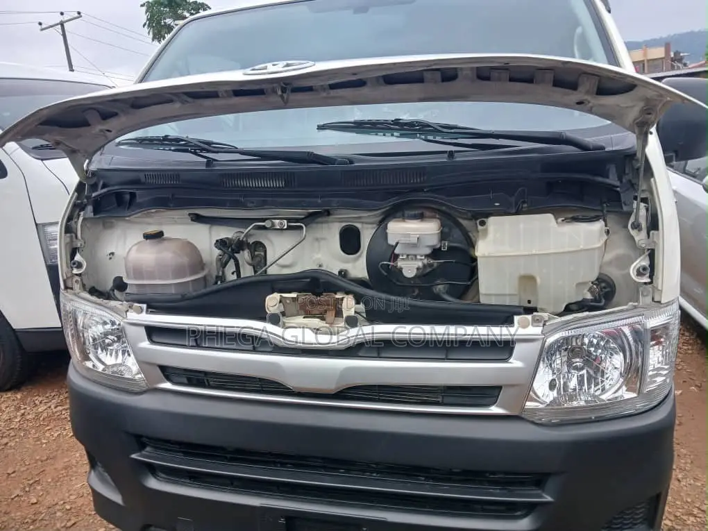 Toyota HiAce 2014 White