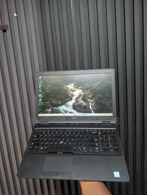 Laptop Dell Precision 5530 16GB Intel Core i7 SSD 512GB