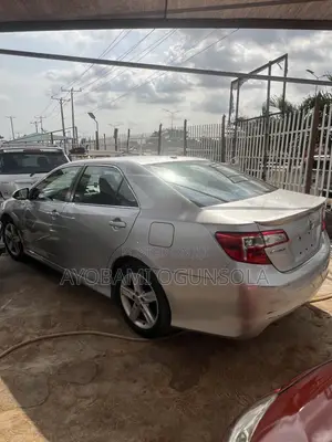 Toyota Camry SE 4dr Sedan (2.5L 4cyl 6A) 2013 Silver