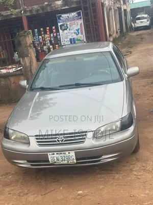 Toyota Camry 2000 Gray