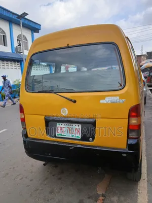 Suzuki APV Minibus 2004 Yellow