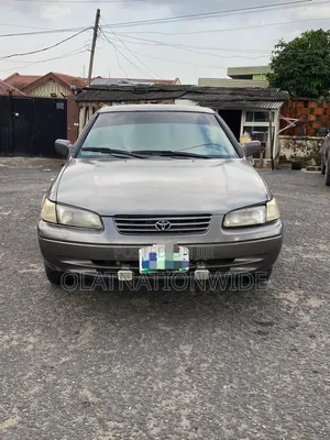 Toyota Camry 2000 Gray