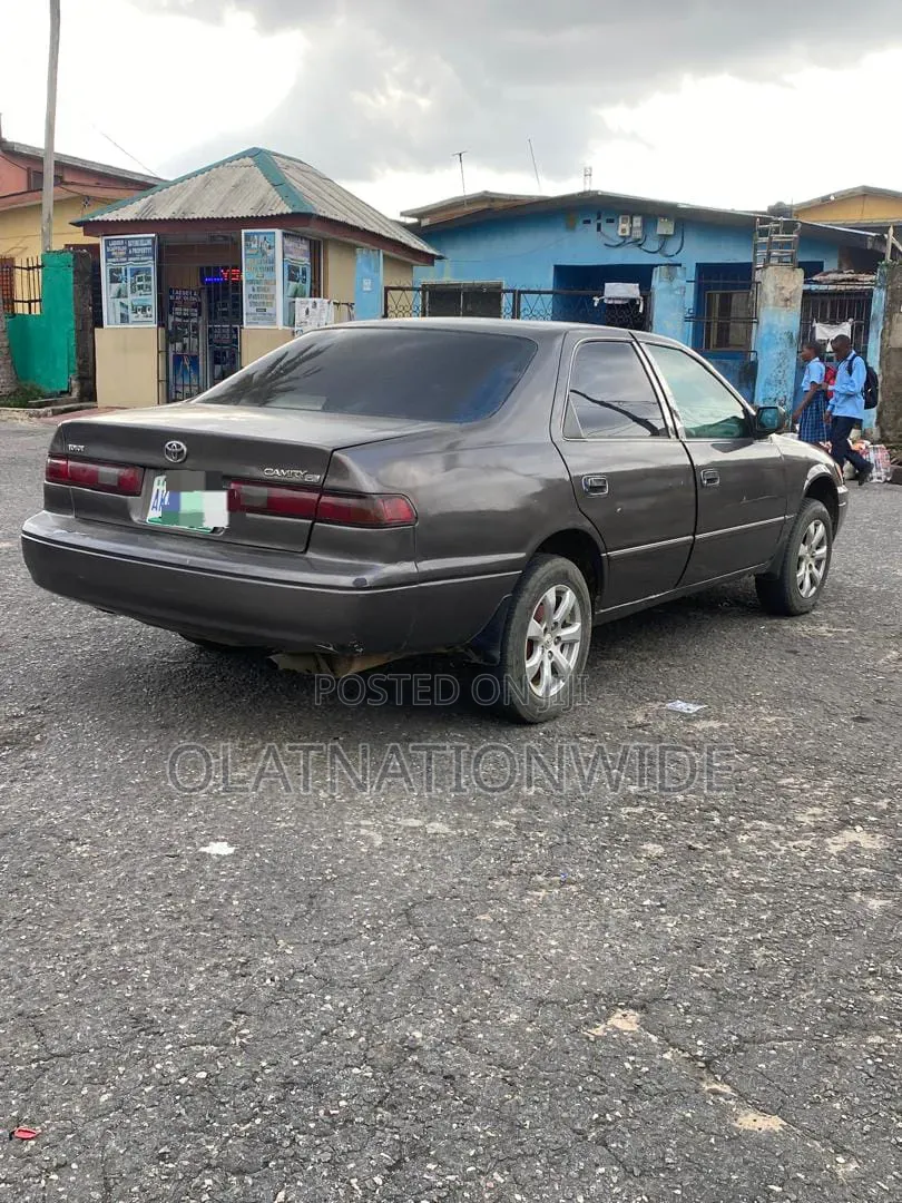 Toyota Camry 2000 Gray