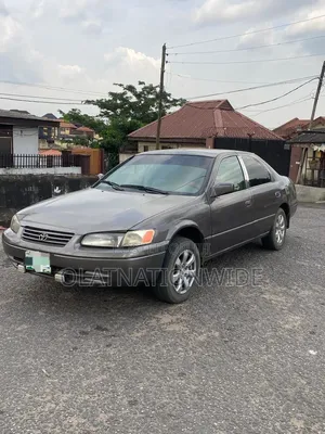Toyota Camry 2000 Gray