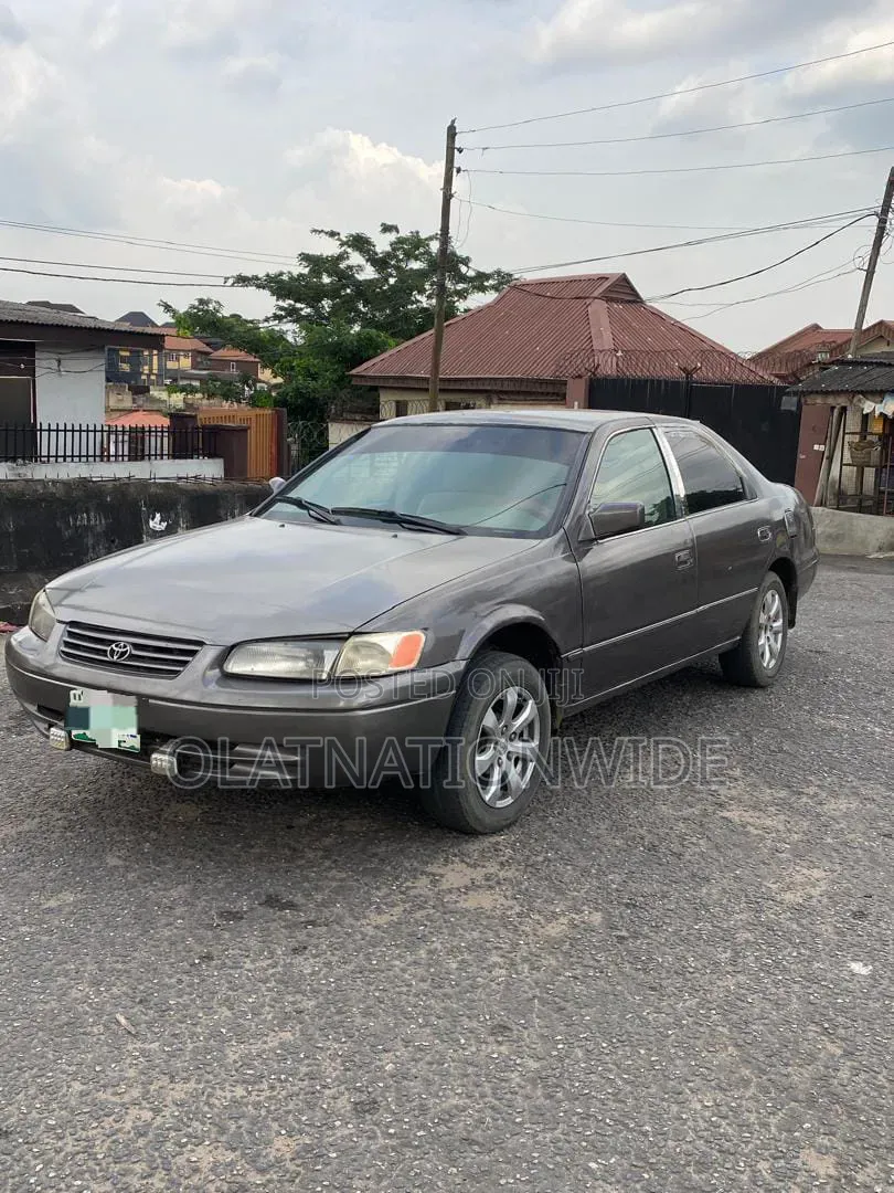 Toyota Camry 2000 Gray