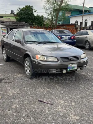 Toyota Camry 2000 Gray