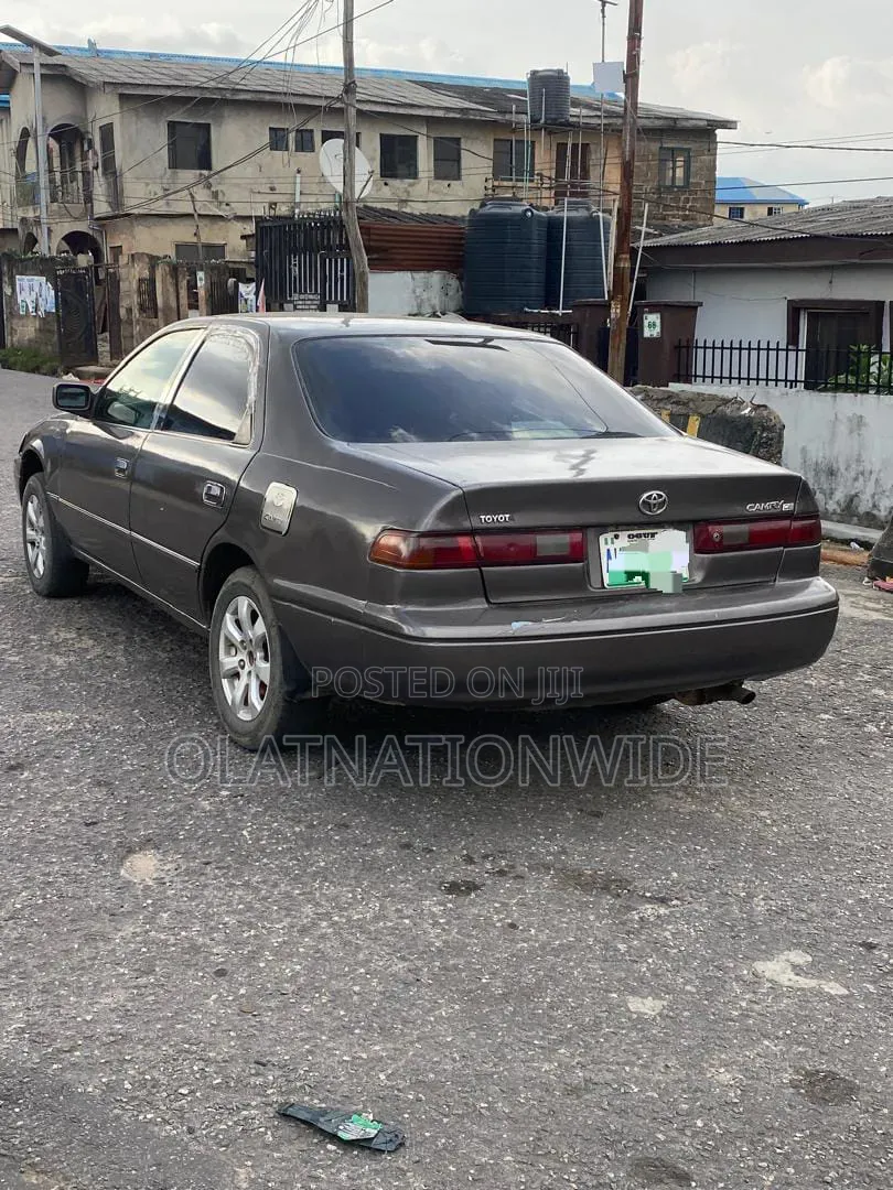 Toyota Camry 2000 Gray