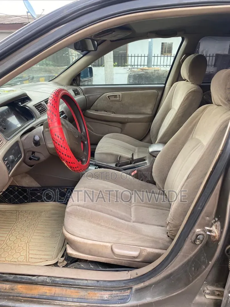 Toyota Camry 2000 Gray