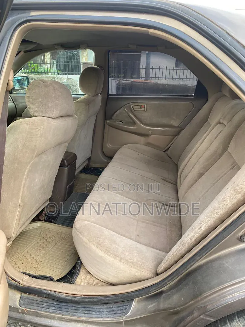 Toyota Camry 2000 Gray