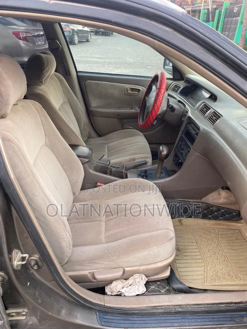 Toyota Camry 2000 Gray
