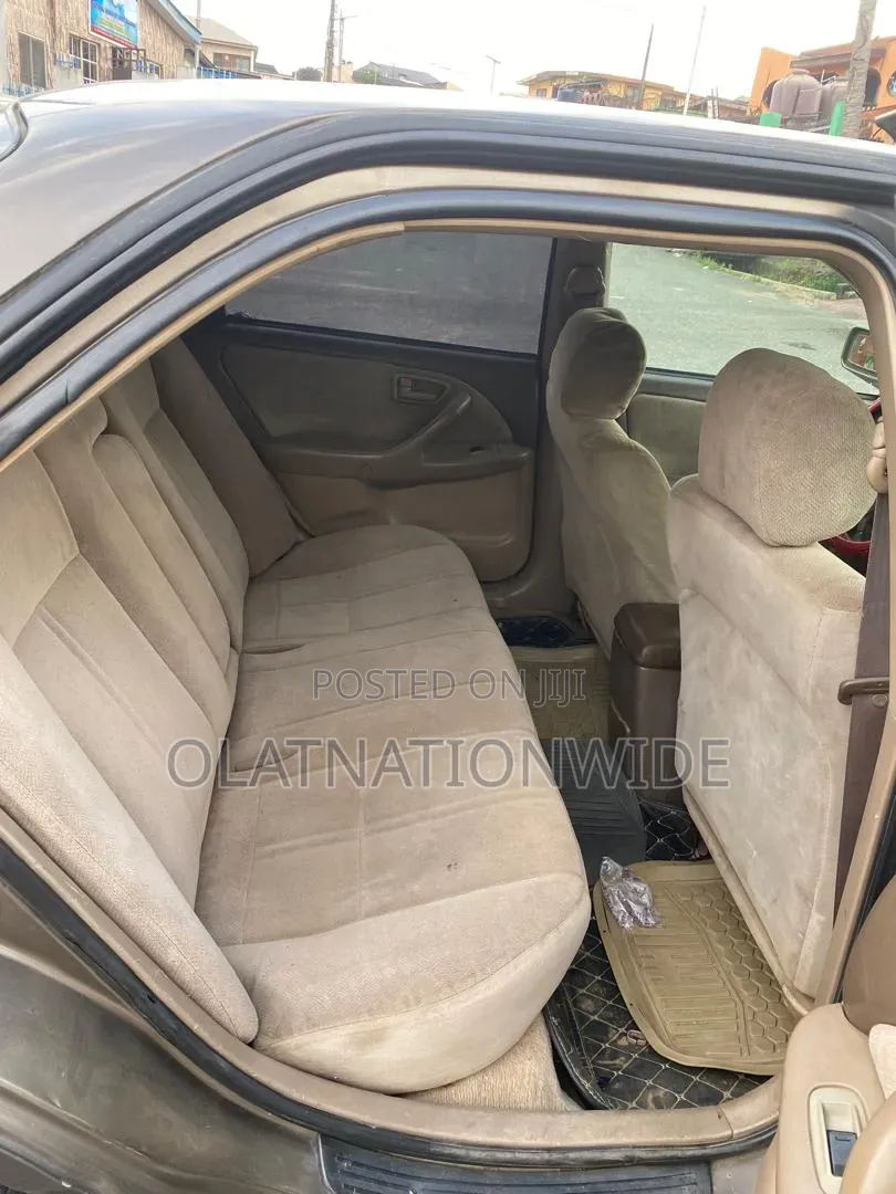 Toyota Camry 2000 Gray