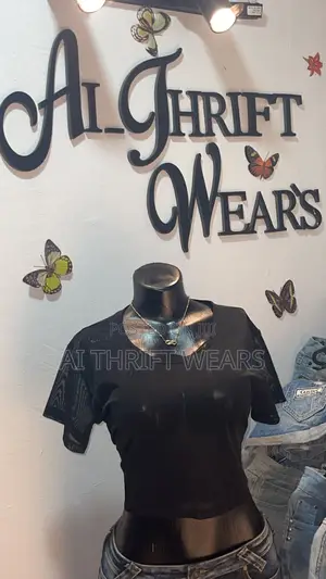 Quality Female Thrift Top - - Size M Thrift