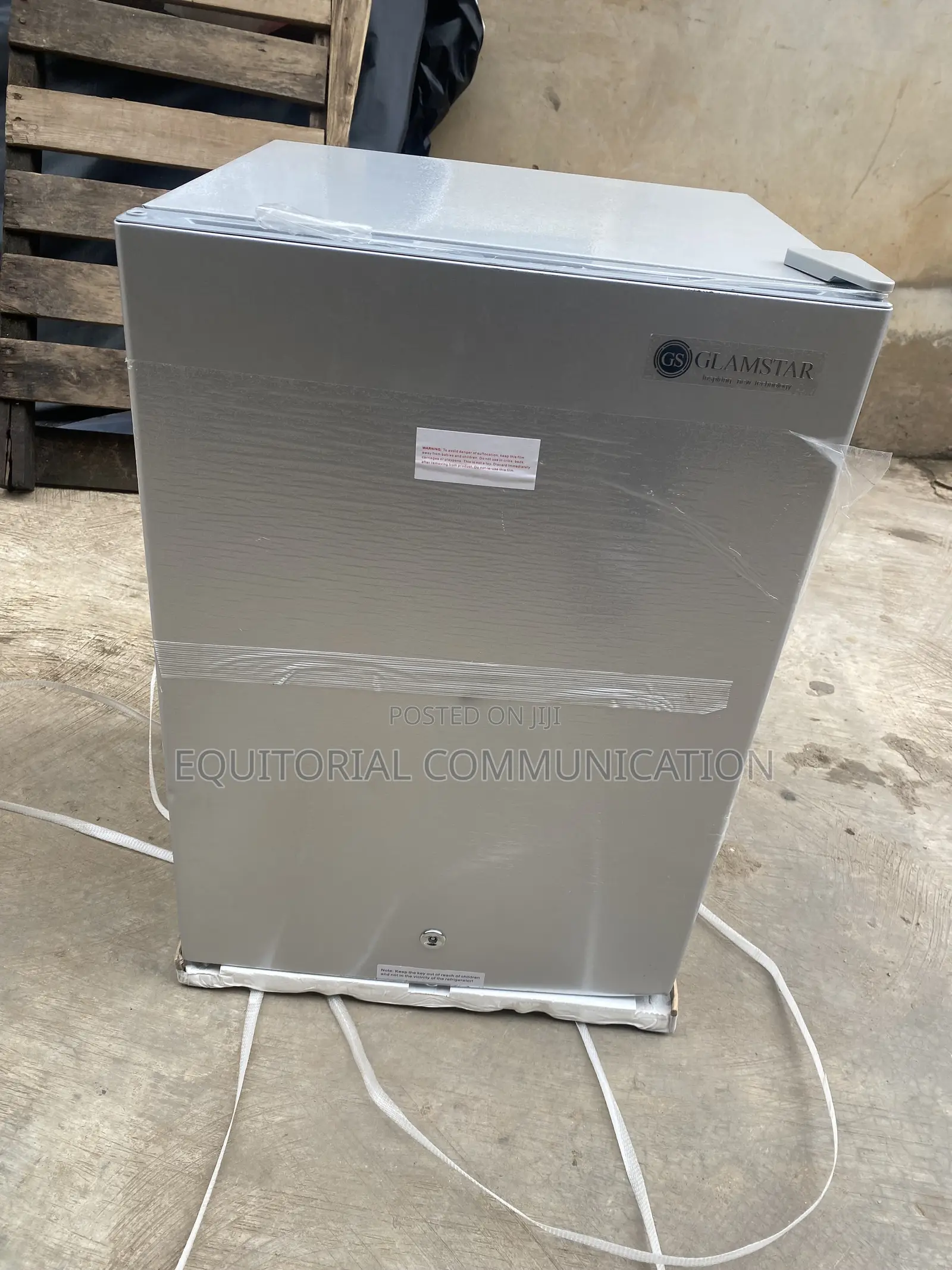 Glamstar GFR-90S-E 70L Compact Refrigerator